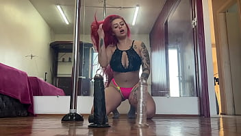 Acabei de sentar no dildo bbc preto gigante quer ver o resto completo