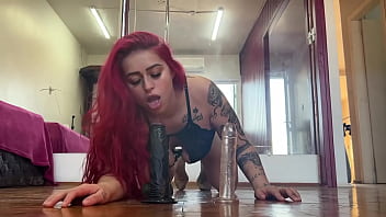 Acabei de sentar no dildo bbc preto gigante quer ver o resto completo