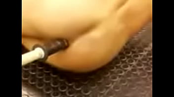 Hace rico sexo anal el solo