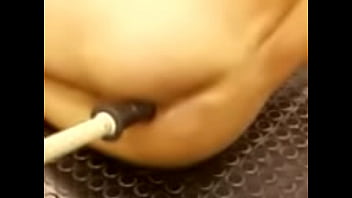 Hace rico sexo anal el solo