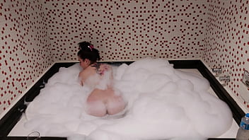 Casadinha levando muita rola grande enquanto o corno trabalha