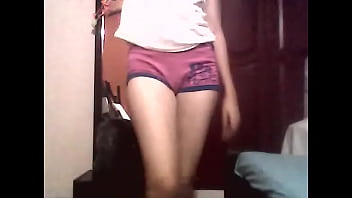 Vallenata bailando para la camara