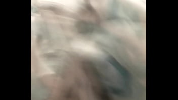 Solita en la camita mira su culazo