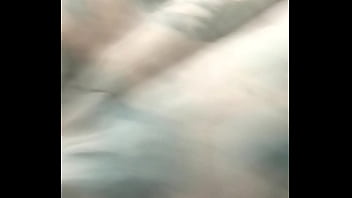 Solita en la camita mira su culazo