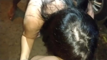 Casal transando com motorista do uber no meio da rua