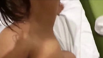 Recojo una desconocida de 18 años en la calle y acepta follar a cambio de dinero