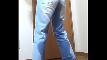 お兄ちゃんがトイレ使ってるせいでおもらししてしまった妹 お兄ちゃんがトイレ使ってるせいでおもらししてしまった妹