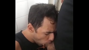 Macho Comedor De Rabo Me Fodeu thumbnail