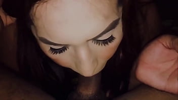 El vecino moreno me folla la boca y el culo rt ️️