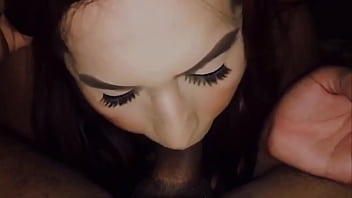 El vecino moreno me folla la boca y el culo rt ️️