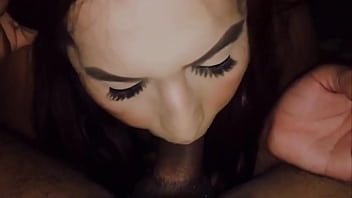 El vecino moreno me folla la boca y el culo rt ️️