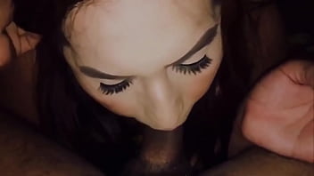 El vecino moreno me folla la boca y el culo rt ️️