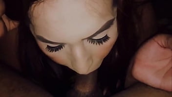 El vecino moreno me folla la boca y el culo rt ️️