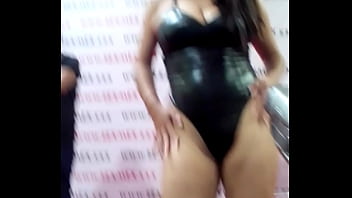 Analia lipha bailando de conejita