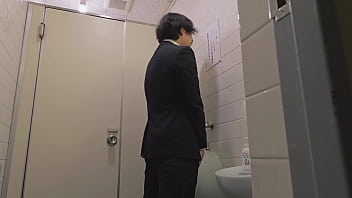 パート3 毎日オフィスの清掃してくれる人妻パートさんは地味だけど妙にソソると男性社員の中で噂になっているらしい。それもそのはず…だって僕が毎日性処理に使っているんだから。清掃中の触ってくれと言わんばかりに突き出したお尻をフルタイムセクハラ。