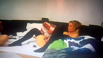 Geiles paar sie masturbiert ihre süsse muschi und spielt intensiv mit dem sextoy Geiles paar sie masturbiert ihre süsse muschi und spielt intensiv mit dem sextoy