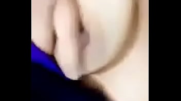 Jugando un poco con mis tetas