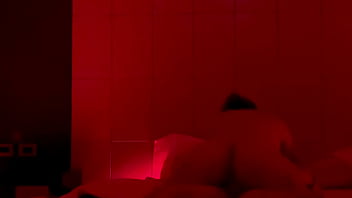 Le doy duro a mi novia en el cuarto rojo y me monta con sus tetotas