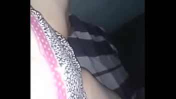 Es una mano traviesa