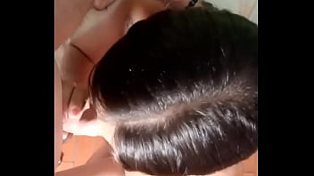 Novata timida se traga la leche