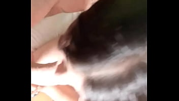 Novata timida se traga la leche