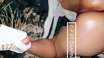 Encuentro sola por la carretera a esta chapina nalgona el novio me hizo un favor al enojarse con ella