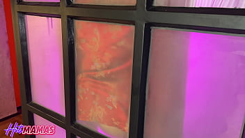 Milf arretada realiza fantasia de fazer sexo grupal com 3 caras