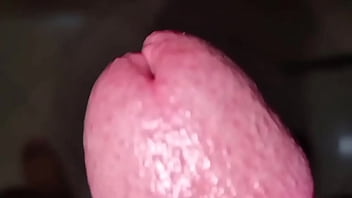 Assolo sborrata sega cazzo enorme in primo piano con intenso orgasmo