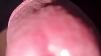 Assolo sborrata sega cazzo enorme in primo piano con intenso orgasmo