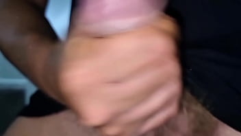 Assolo sborrata sega cazzo enorme in primo piano con intenso orgasmo