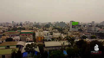 Rutina de yoga en la cama con colombiana milf muy tetona