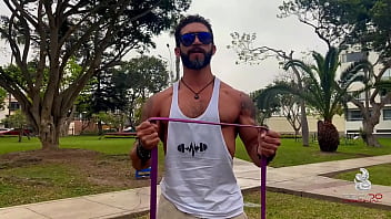 Rutina de yoga en la cama con colombiana milf muy tetona Rutina de yoga en la cama con colombiana milf muy tetona