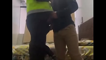 Jovencito Es Encontrado Por Un Policía Haciendo Cruising El Joven Lo Coquetea Y Lo Invita A Coger Pero El Poli Mejor Pre thumbnail