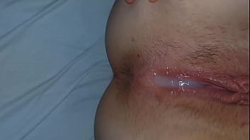 Metiendo toda mi leche en la vagina de mi hermanastra argentina corrida dentro