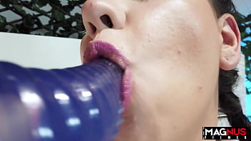 Enfiando Vários Consolos Na Buceta E No Cuzão thumbnail