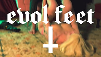 Put your foot in my mouth and pussy