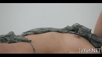 Chick gets orgasm of a solo play