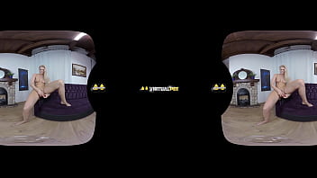 Virtualpee hottie uses a vibrator to get off and has fun in her piss