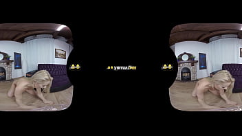 Virtualpee hottie uses a vibrator to get off and has fun in her piss