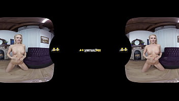 Virtualpee hottie uses a vibrator to get off and has fun in her piss