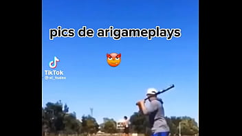 Pics de ari game plays hot