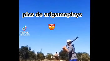 Pics de ari game plays hot