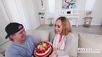 Sex & breakfast in bed from family