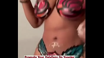 Sexy iluvtokyo walks and twerks