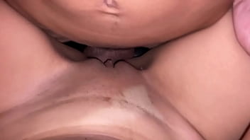 Le saco toda su leche a mi padrastro