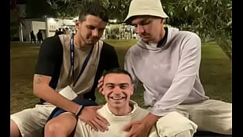 Muchísimos gays super sabrosos cogen sin descanso