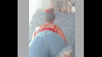Flavia bailando culo de teen