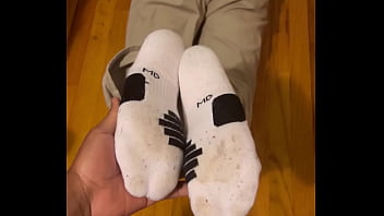 Imagine the smell from the dirty socks kinkydannyxxx #malefeet #guysfeet #gayfootfetish #gayfeet