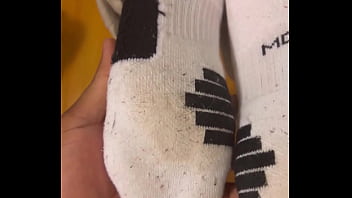 Imagine the smell from the dirty socks kinkydannyxxx #malefeet #guysfeet #gayfootfetish #gayfeet