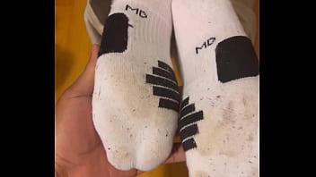 Imagine the smell from the dirty socks kinkydannyxxx #malefeet #guysfeet #gayfootfetish #gayfeet